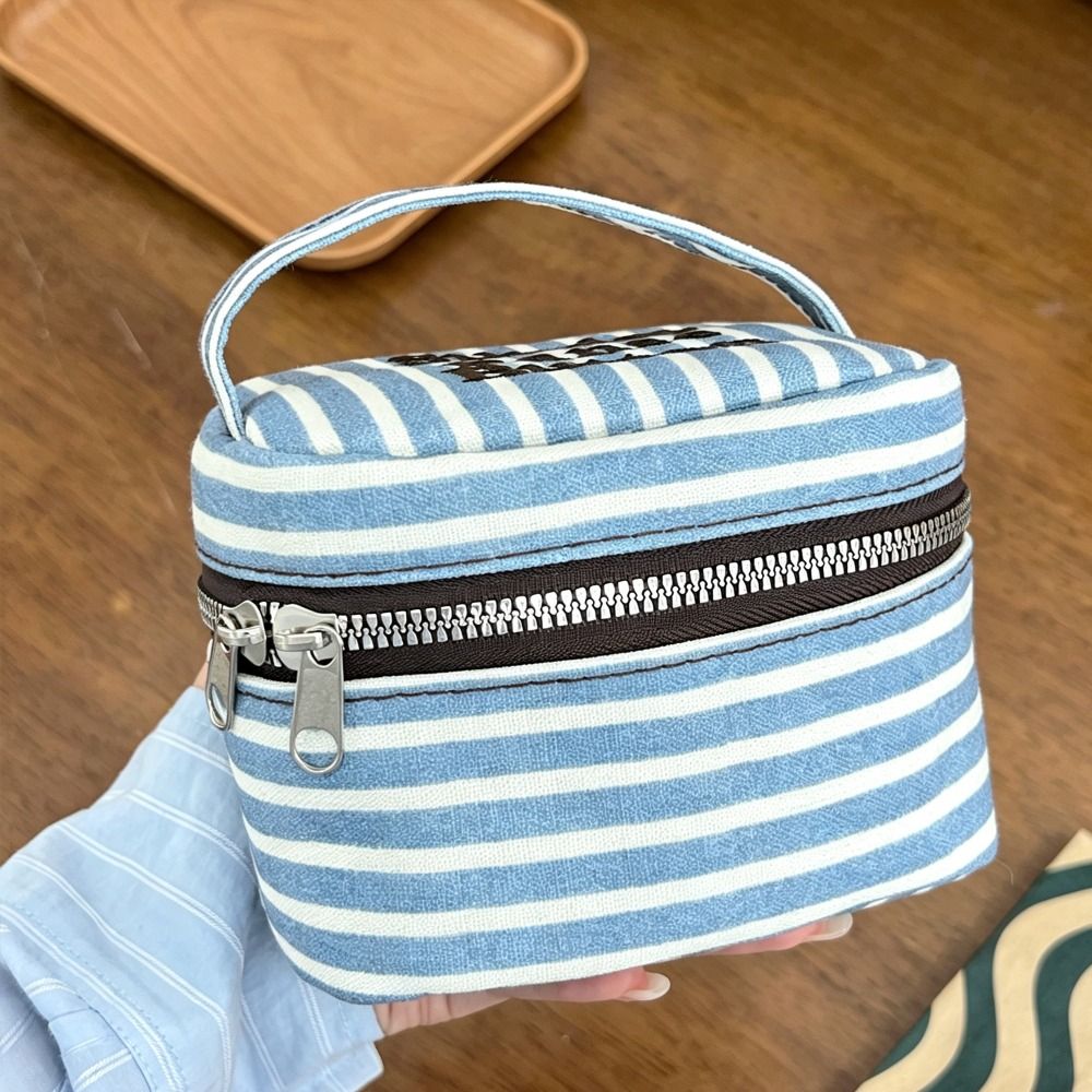 Portable Blue White Striped Sq - Cosmetic Bags 评论和价格